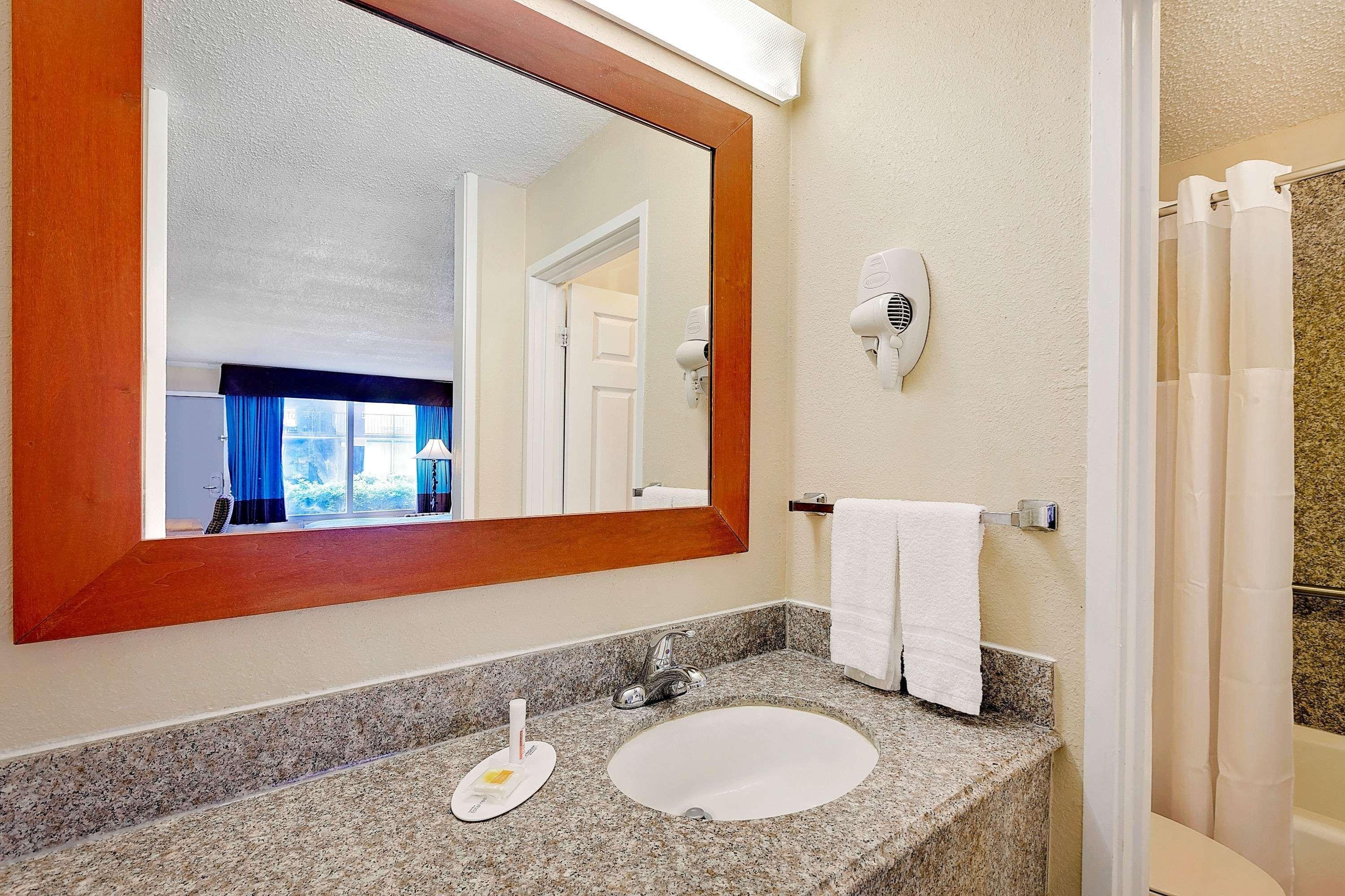 Days Inn By Wyndham Lafayette Near Lafayette Airport Екстер'єр фото