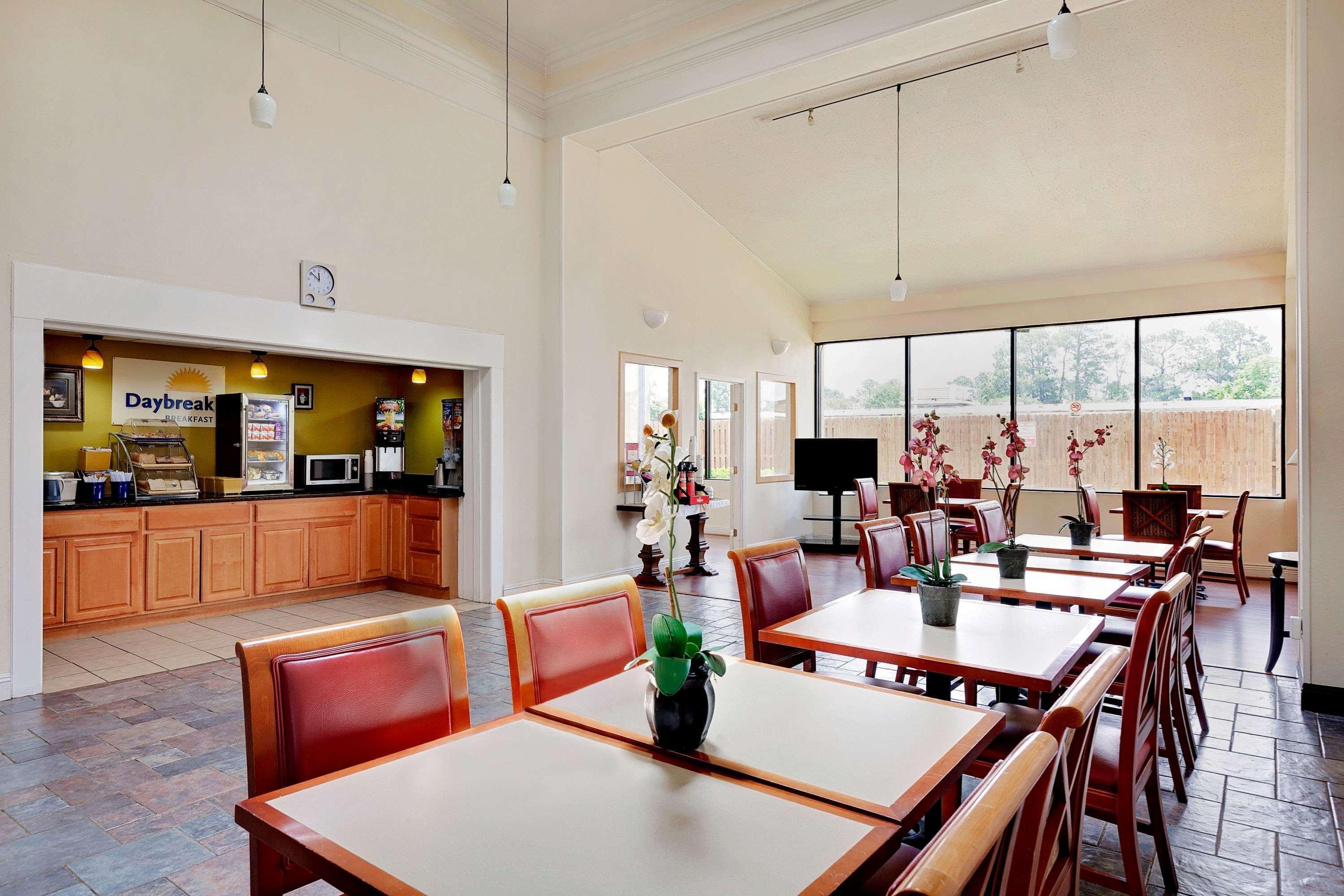 Days Inn By Wyndham Lafayette Near Lafayette Airport Екстер'єр фото